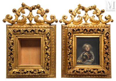 deux tableaux représentant une femme et un enfant, dans un cadre doré