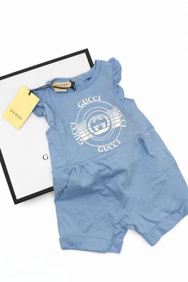 T-shirt bleu à manches courtes et short pour petit garçon, avec une étiquette