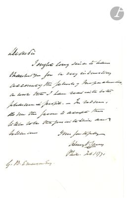 un gros plan d'une écriture manuscrite sur une feuille de papier