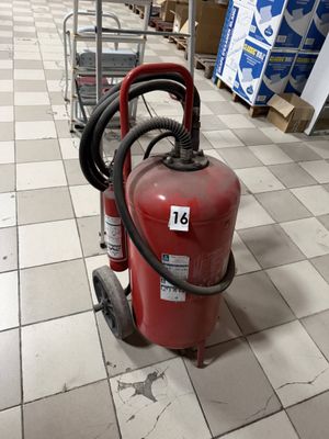 extincteur grosse capacité VENDU SUR DESTINATION (LE MUY)