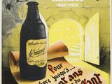 une vieille affiche représentant une bouteille de bière à côté d'un rouleau de papier