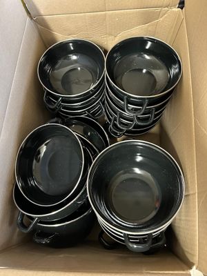 Lot d'environ 30 cocottes à moules et 21 paniers individuels à frites. - Photo 1