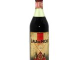 une image d'une bouteille de vin rouge sur fond blanc