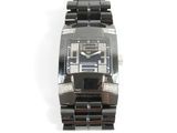 une image de montre sur fond blanc
