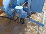 a blue machine that is sitting on the ground