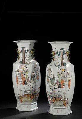 two vases that are sitting on a black surface