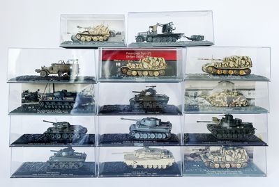 de nombreux types de réservoirs exposés dans une vitrine