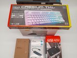 une boîte contenant un clavier et une souris
