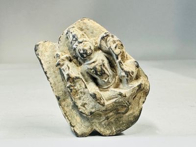INDE Vishnu tenant la conque marine (shankha). Sujet en pier…