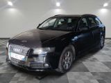 une image d'une audi noire garée dans un garage
