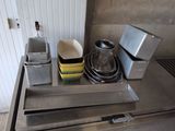 beaucoup d'articles qui traînent sur le comptoir