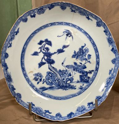 CHINE: assiette octogonale en porcelaine à décor d'oiseau da…