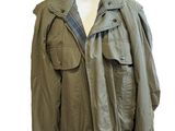 une photo d'une veste sur un mannequin