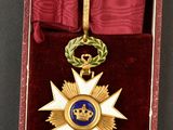 an image of a medal in a box with a ribbon around it