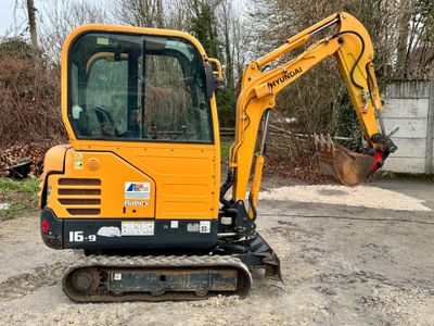 Mini-pelle hydraulique sur chenilles HYUNDAI ROBEX 16-9 de 2…