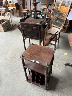 a lot of furniture that is sitting in a room