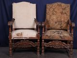 une paire de chaises en bois sculpté avec assise rembourrée, rembourrée, rembourrée, rembourrée, rembourrée, rembourrée, rembourrée, rembourrée, rembourrée, rembourrée