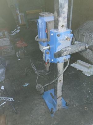 Carotteuse sur pied KEDU Se trouve à l’Hôtel des ventes d’Ab…