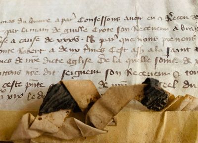 SEINE-ET-MARNE. Pièce manuscrite sur parchemin, avec restes …