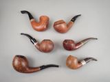 Six types différents de pipes sont alignés sur une table.