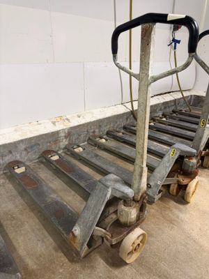 a dolly that is sitting in the middle of a room