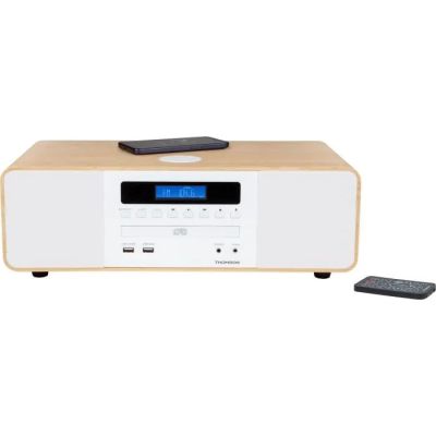 une photo d'une radio blanche sur laquelle est posée une télécommande