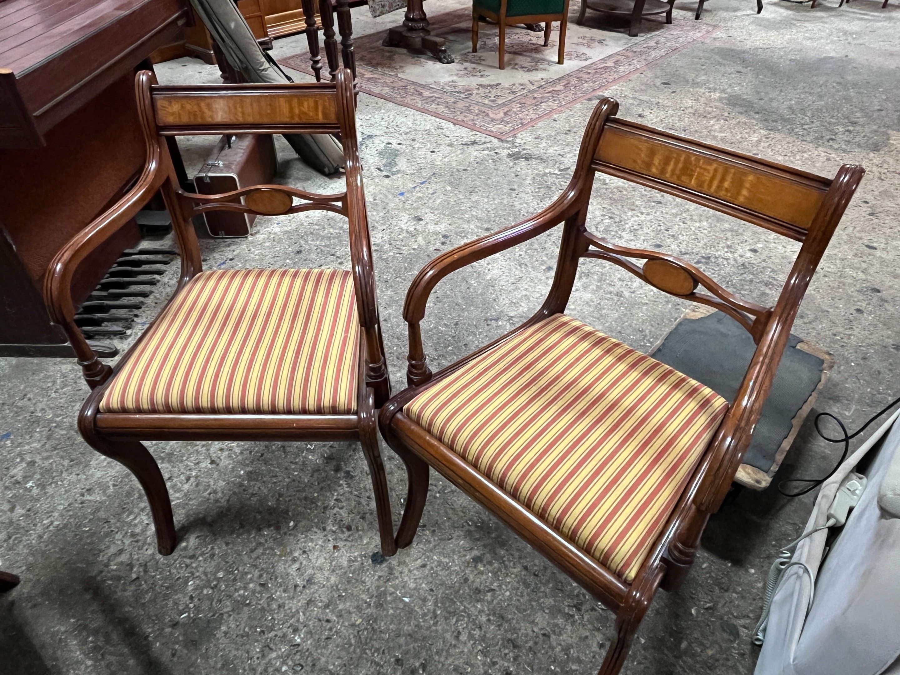 Paire de fauteuils de style anglais