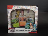 une boîte de cartes à collectionner Pokémon posée sur une table