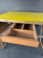 Table de pique-nique pliante en métal et formica jaune, étiq… (photo 4)