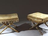 une paire de repose-pieds anciens ornés de franges