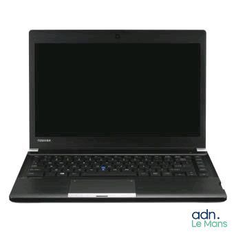 un ordinateur portable noir avec un écran noir sur fond blanc