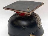 un casque sur lequel est posé un livre