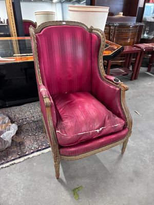 Bergère à oreilles de style Louis XVI en bois relaqué gris