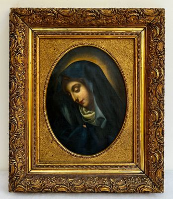 un vieux tableau représentant une femme voilée, dans un cadre doré