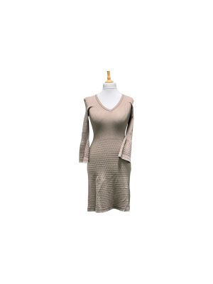 robe sur un mannequin, sur fond blanc