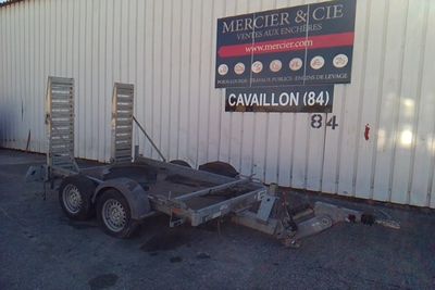 an image of a trailer parked in front of a building