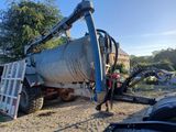 une image représentant un camion équipé d'un grand réservoir