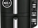 La friteuse à air chaud Ninja est noire et dispose d'une minuterie sur le côté.