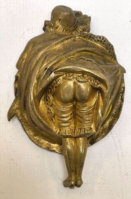 applique murale plaquée or représentant une femme tenant un bébé dans ses bras
