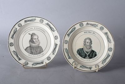 deux assiettes avec l'image d'un homme et d'une femme