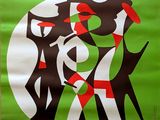 une affiche verte sur laquelle figurent un homme et une femme
