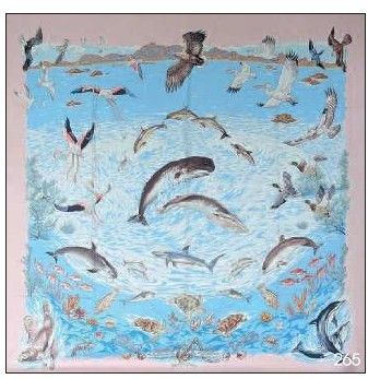 tableau représentant des dauphins et des mouettes dans l'eau, avec un oiseau en arrière-plan