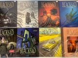 Plusieurs livres de Blackad et Blackad sont alignés sur une table