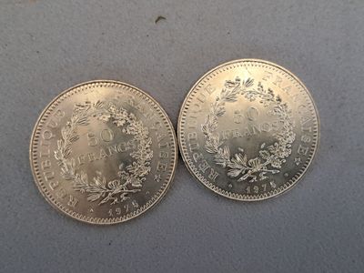 Deux pièces de 50 Francs en argent.
