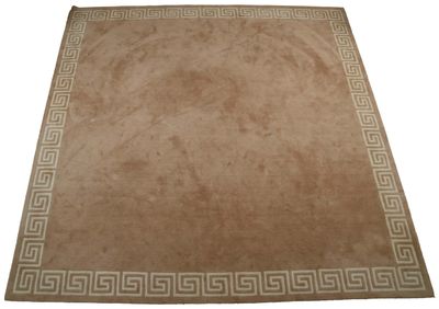 an image of a rug with a greek border on it
