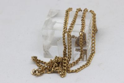 collier plaqué or orné d'un cube de quartz transparent et d'une chaîne en or