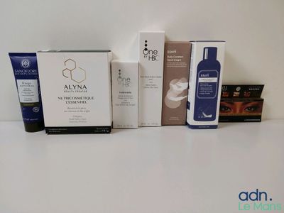 de nombreux types de produits de soins de la peau sur la table