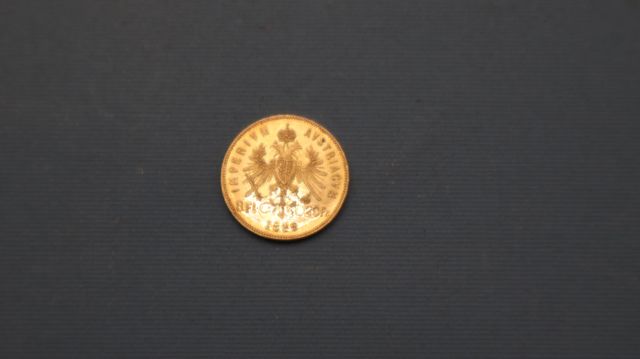 Une pièce de monnaie en or à valeur faciale de 20 francs 8Fl Autr...