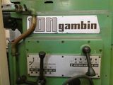 a picture of a machine that is sitting in a room