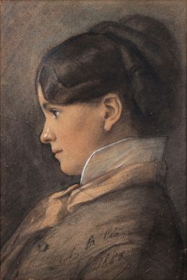 portrait d'une jeune fille de profil